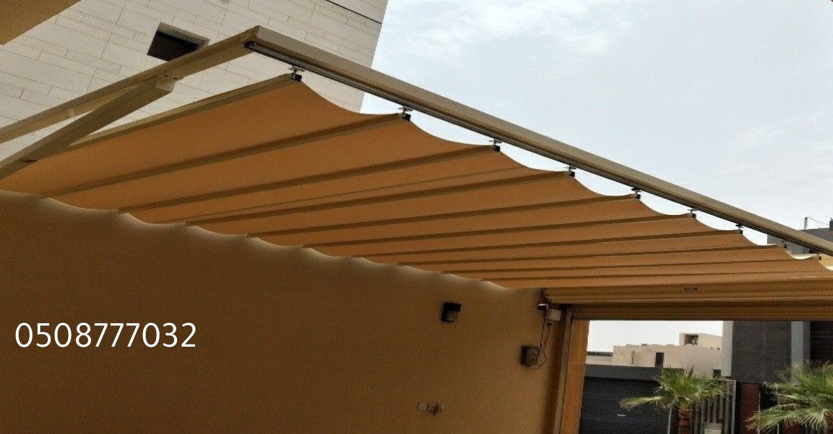 مظلات سيارات متحركة يمكن فتحها وإغلاقها بسهولة